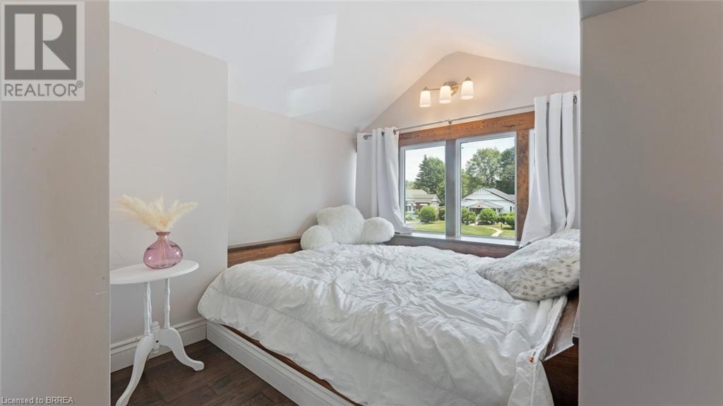 Photo 29 of 44 for 262 John Street S