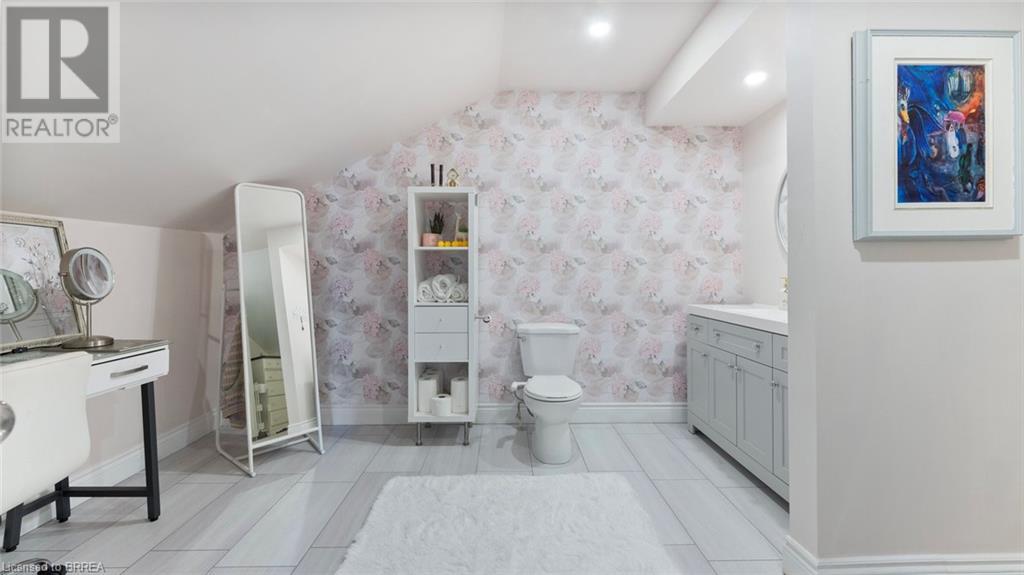 Photo 30 of 44 for 262 John Street S