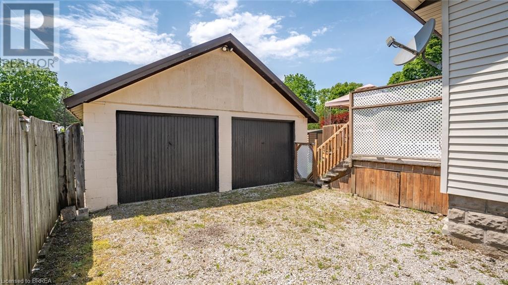 Photo 36 of 44 for 262 John Street S