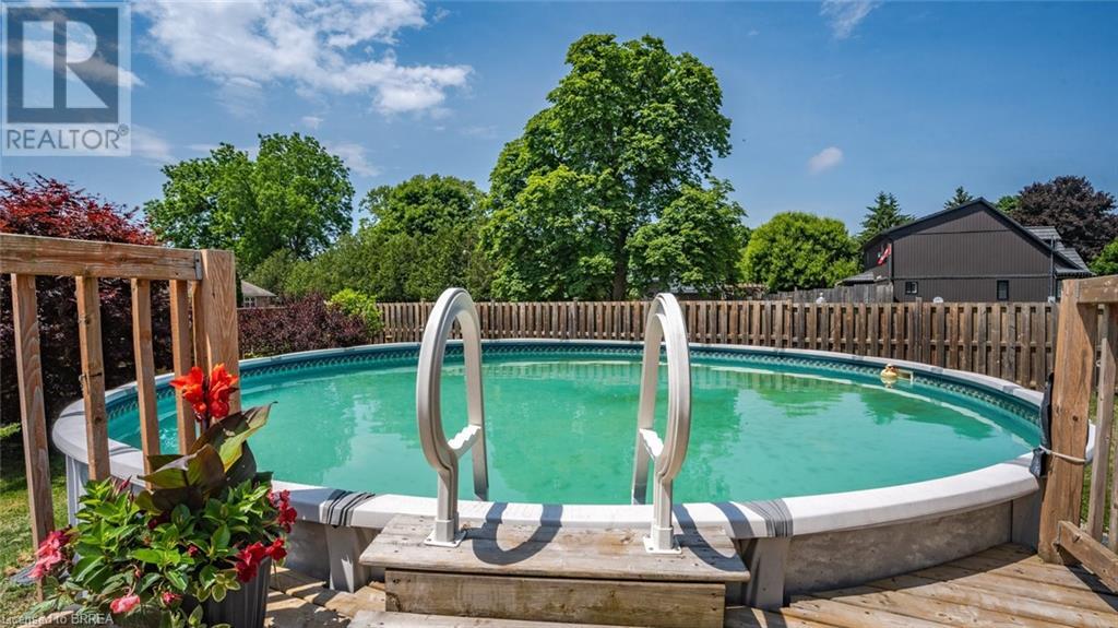 Photo 40 of 44 for 262 John Street S