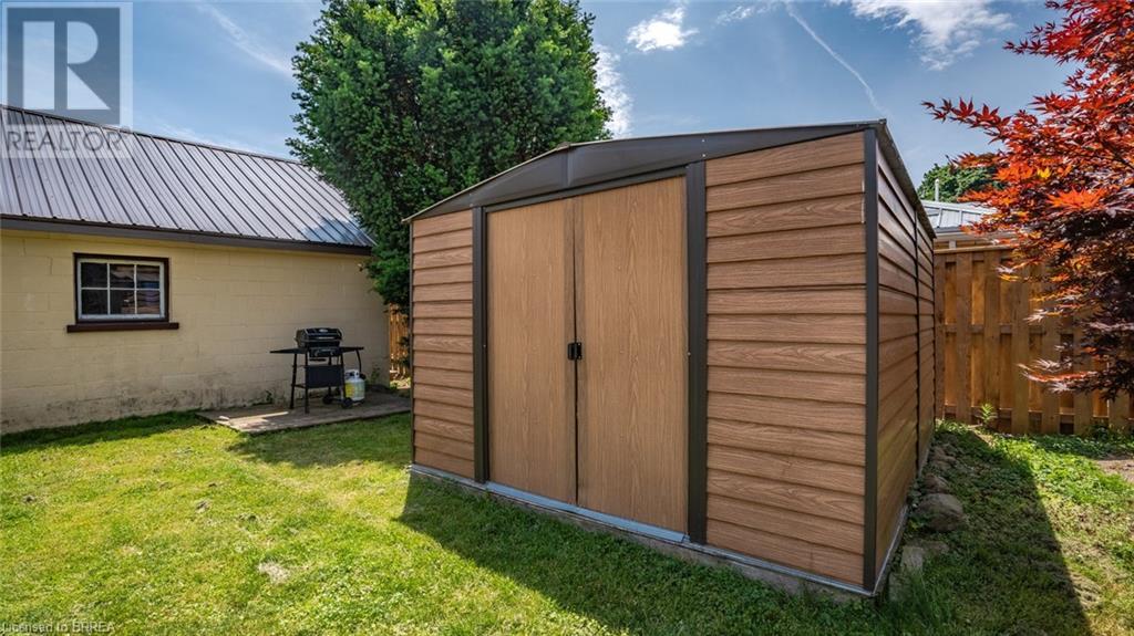 Photo 43 of 44 for 262 John Street S