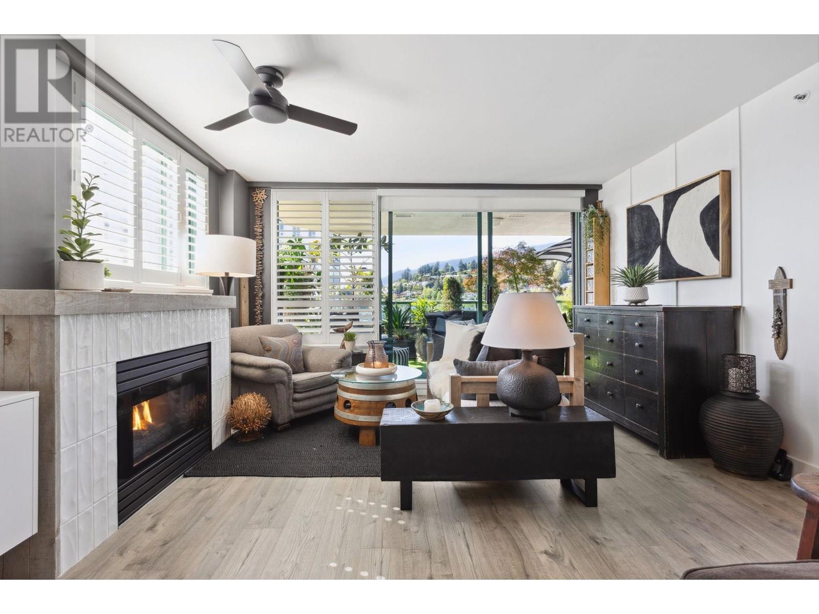 Property at 14E 328 TAYLOR WAY image 4