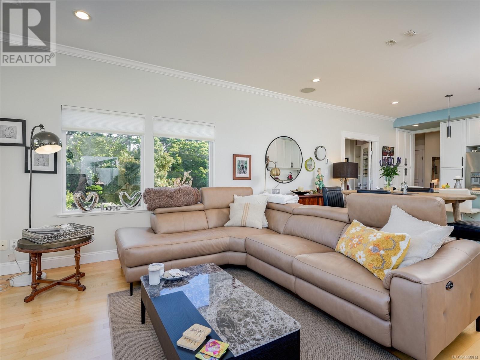 Property at 3 9 Moss St image 3