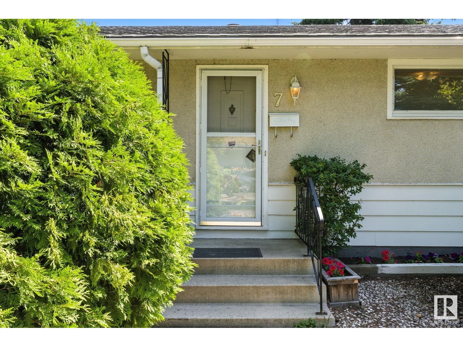 Property at 7 GRANDORA CR image 5