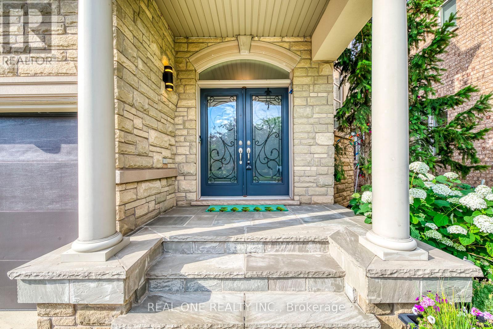 Property at 2336 THRUXTON DRIVE image 3