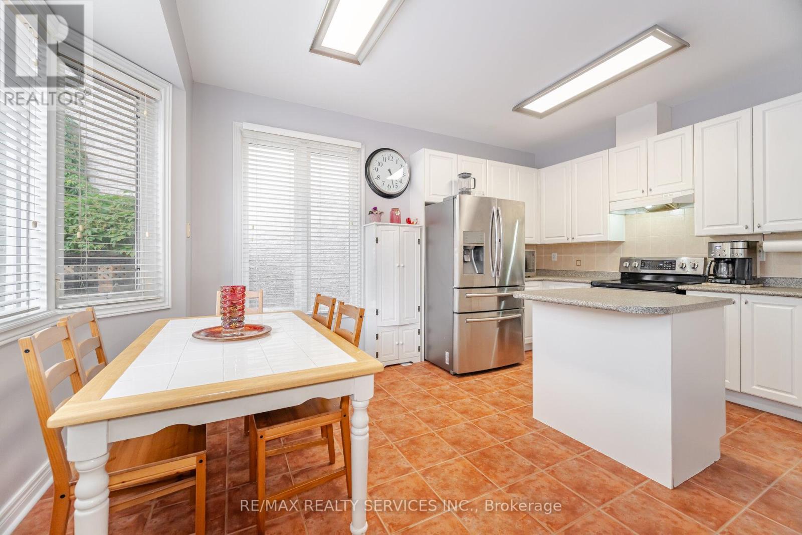 75 Harbourtown Crescent, Brampton, Ontario  L6V 4P5 - Photo 11 - W12275309