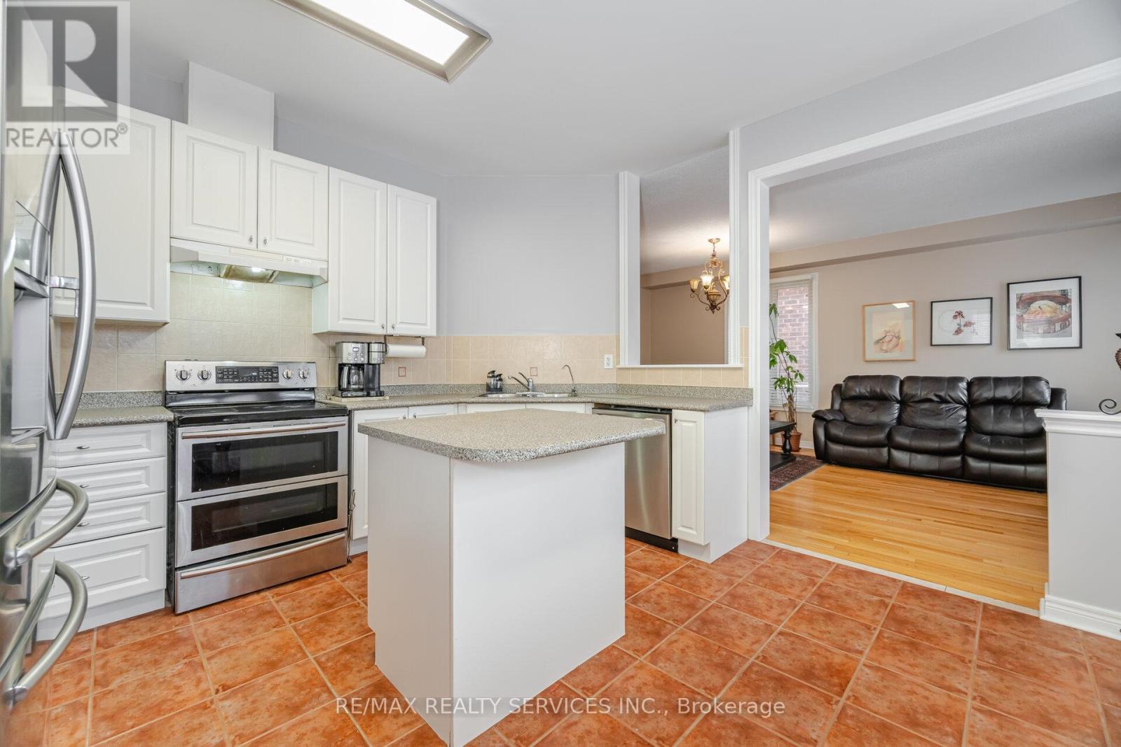 75 Harbourtown Crescent, Brampton, Ontario  L6V 4P5 - Photo 13 - W12275309
