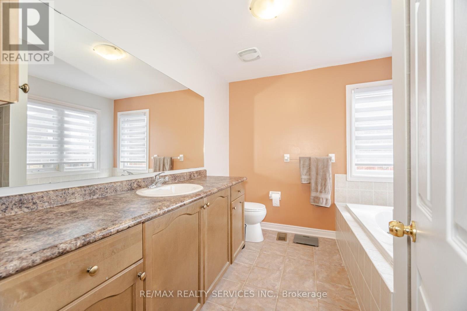 75 Harbourtown Crescent, Brampton, Ontario  L6V 4P5 - Photo 27 - W12275309