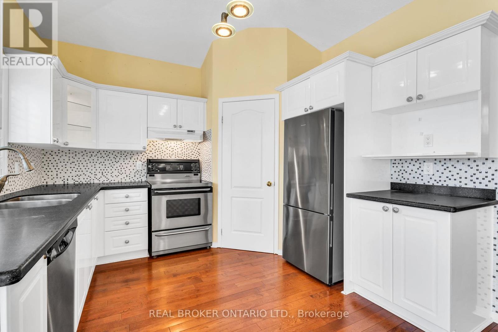 18 Appleton Drive, Orangeville, Ontario  L9W 5C3 - Photo 17 - W12275517
