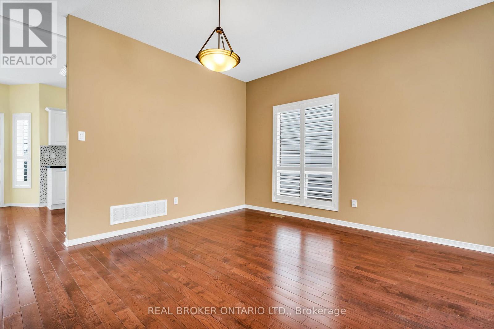 18 Appleton Drive, Orangeville, Ontario  L9W 5C3 - Photo 9 - W12275517