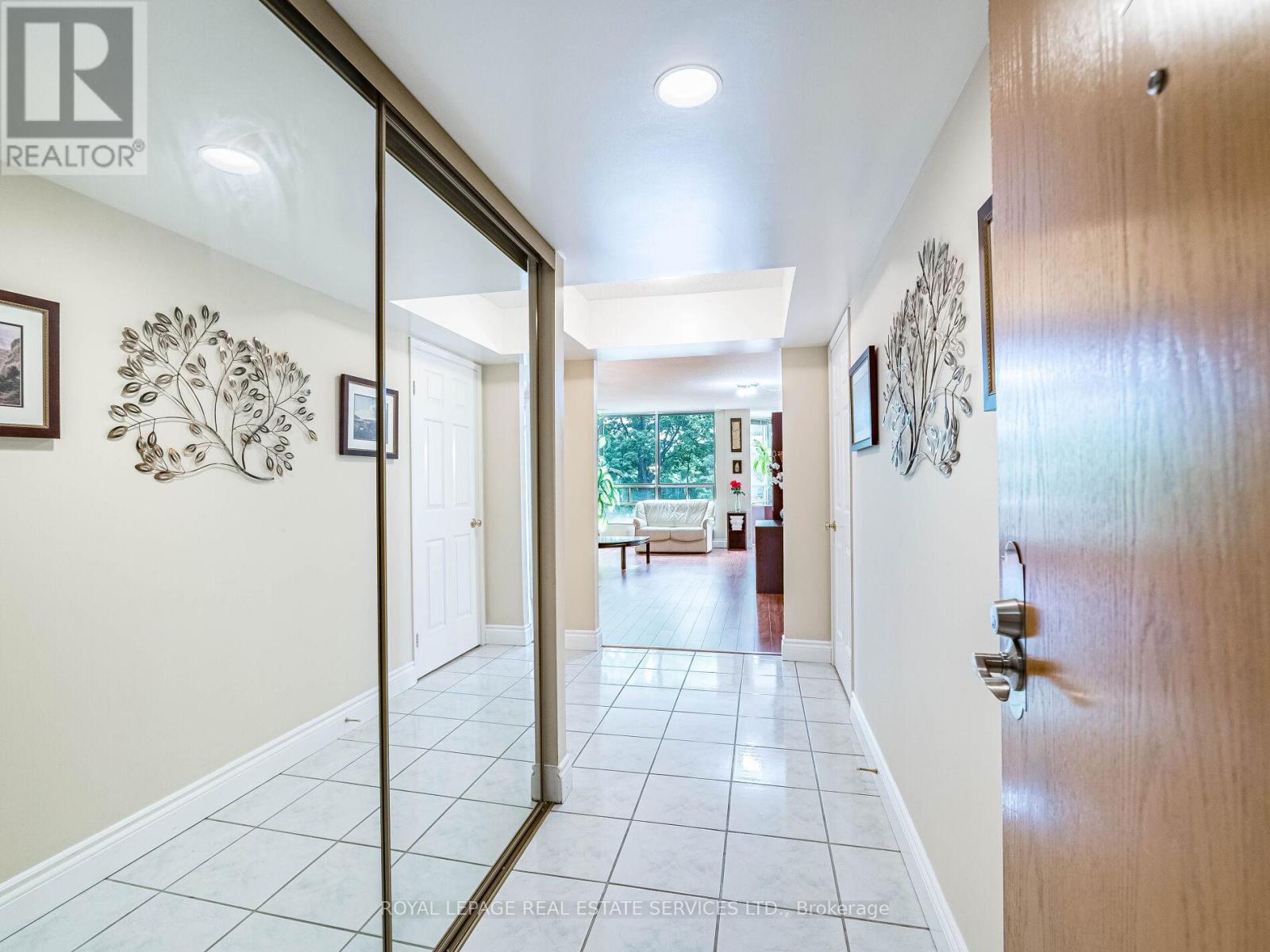 202 - 310 Mill Street S, Brampton (Brampton South), Ontario  L6Y 3B1 - Photo 8 - W12275570