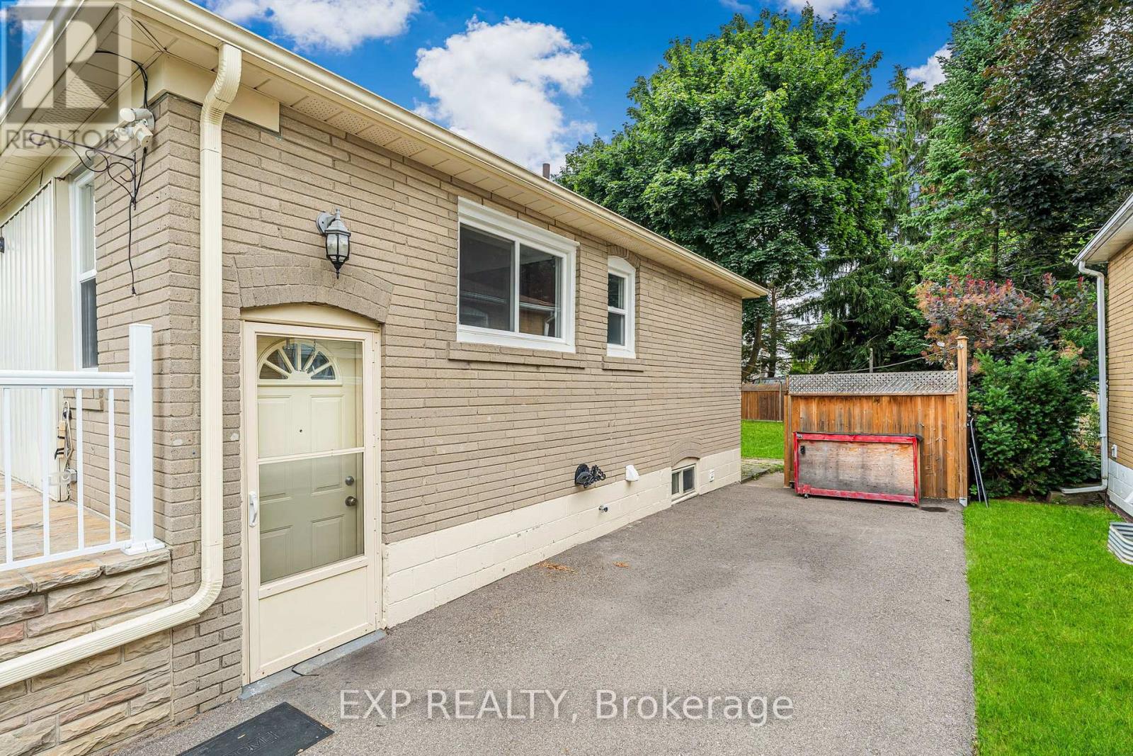 Property at 27 SHELLEY STREET image 3