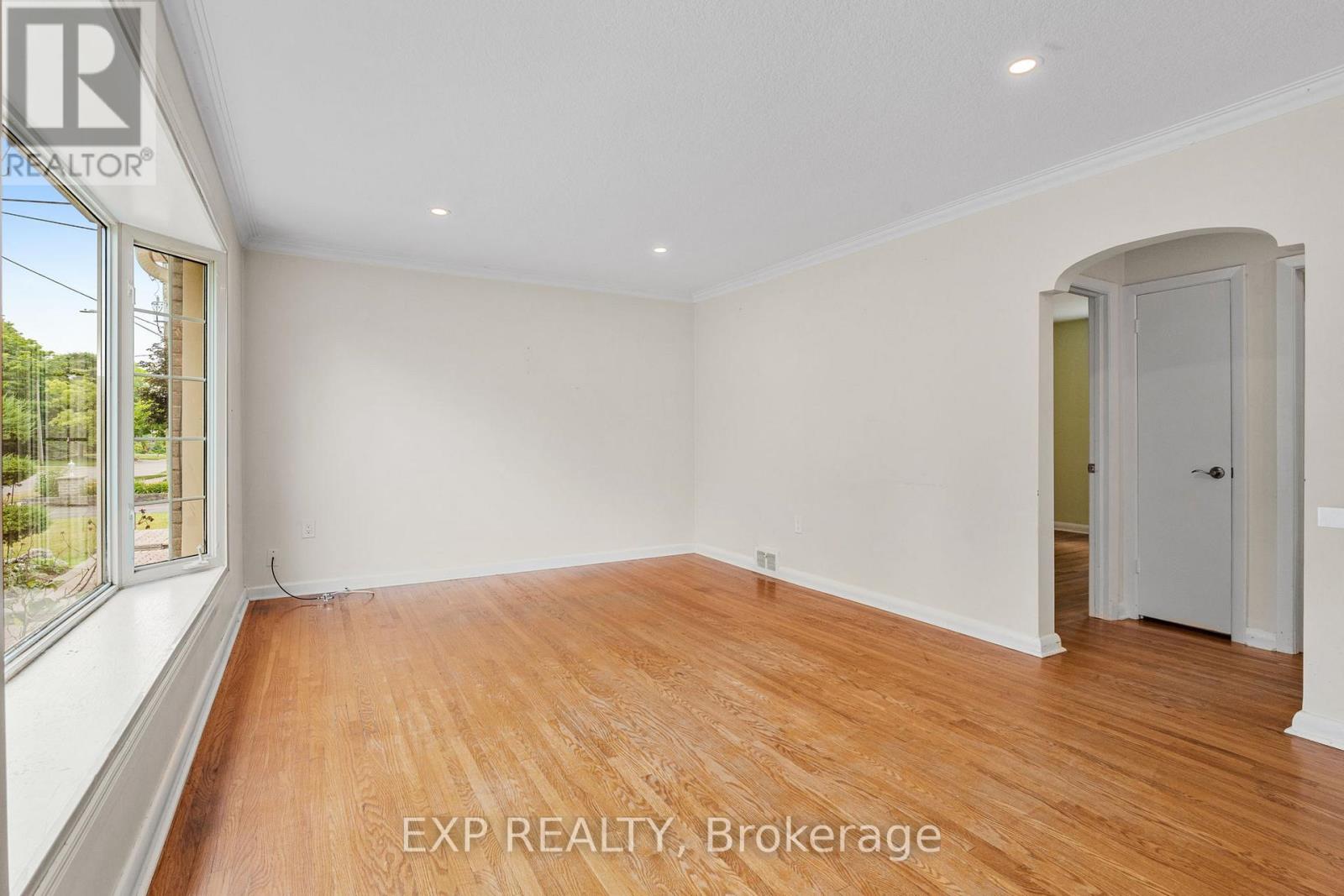 Property at 27 SHELLEY STREET image 5