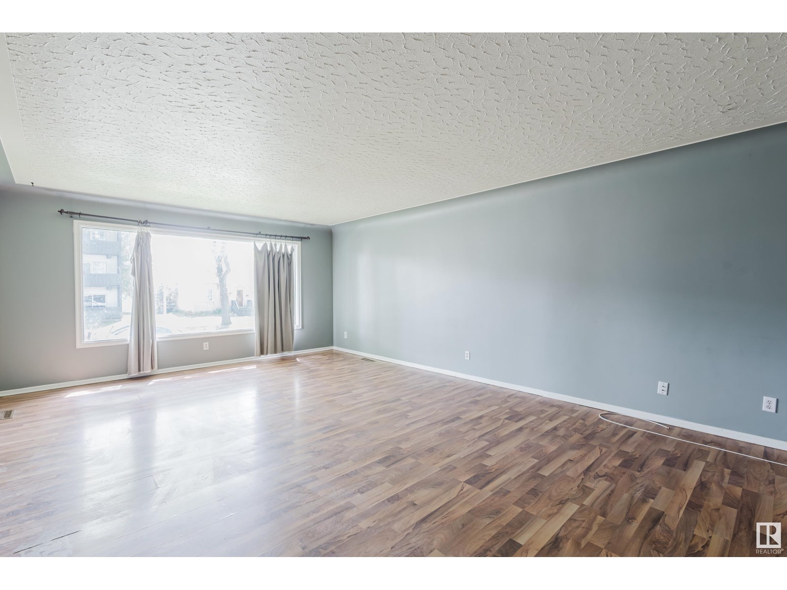 Property at 10454 78 AV NW image 3