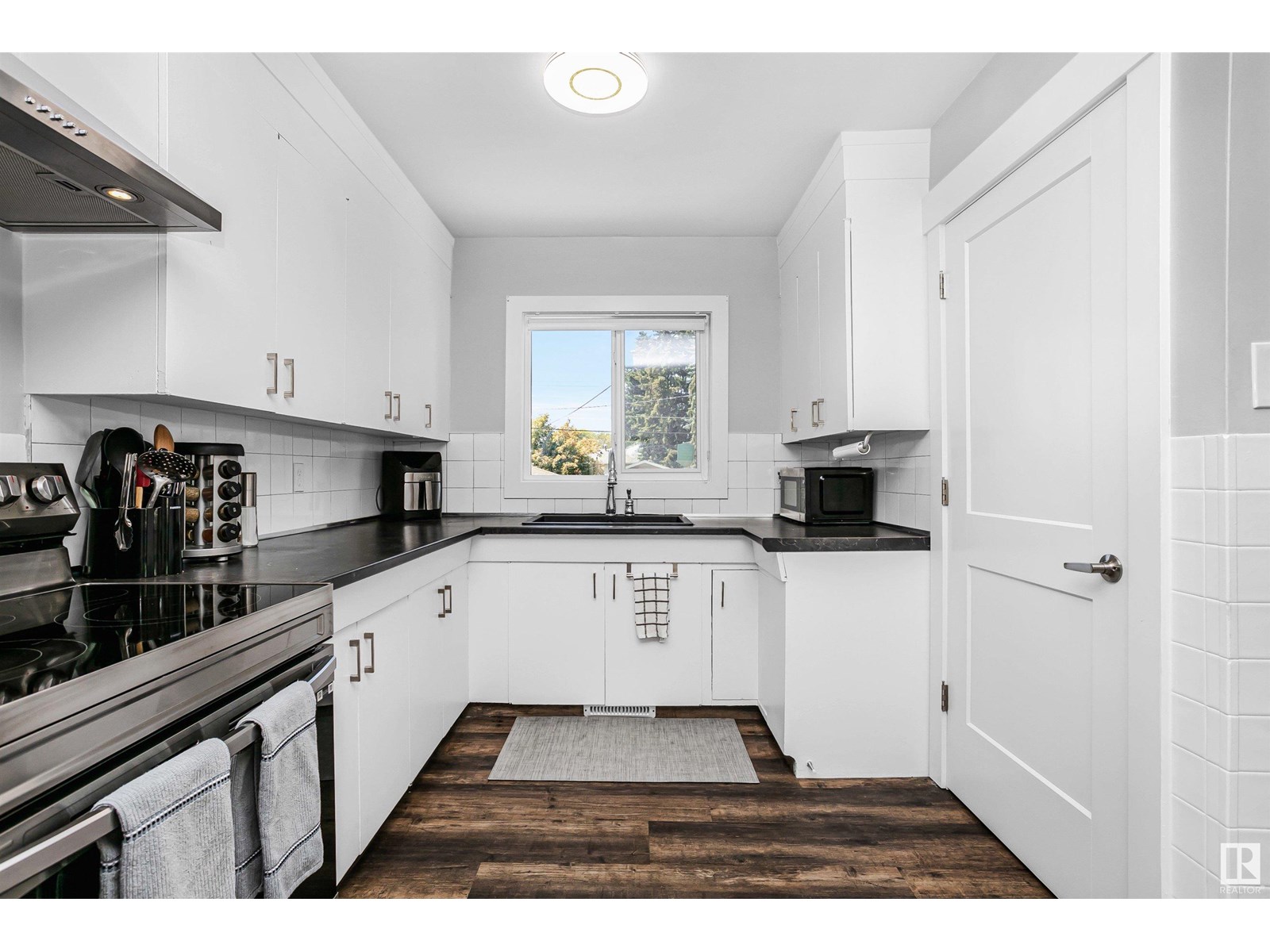 Property at 9146 152 ST NW image 3