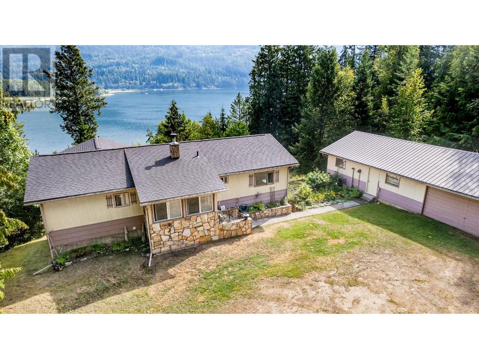 15730 Peters Road, Crawford Bay, British Columbia  V0B 1E0 - Photo 6 - 10349749