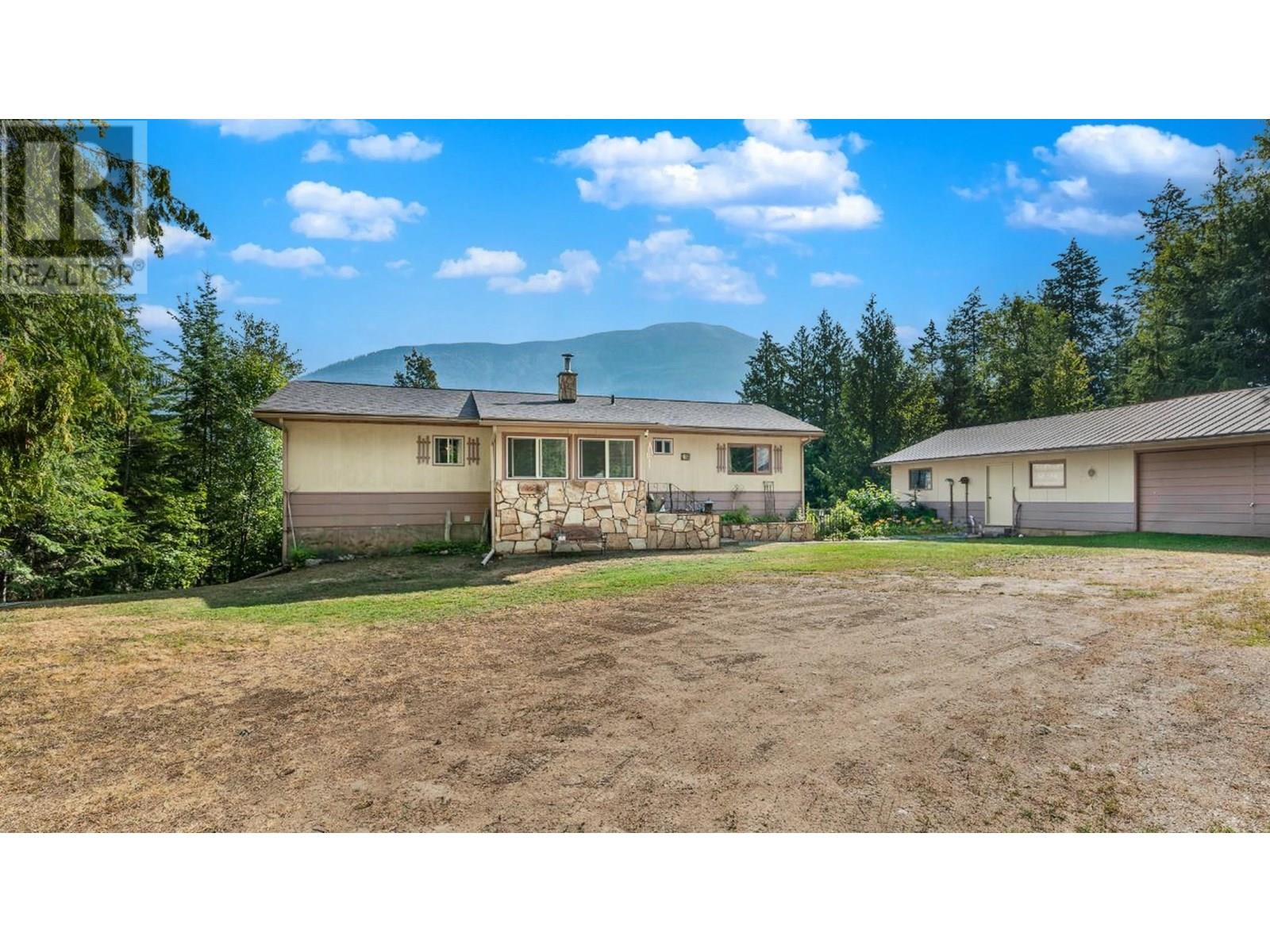 15730 Peters Road, Crawford Bay, British Columbia  V0B 1E0 - Photo 7 - 10349749