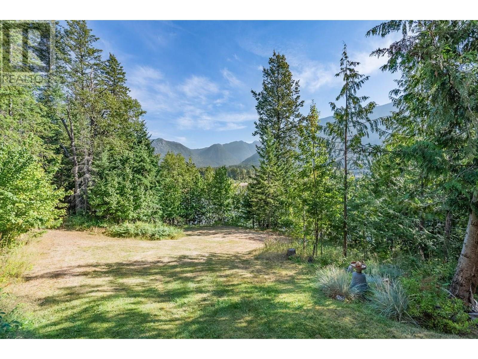 15730 Peters Road, Crawford Bay, British Columbia  V0B 1E0 - Photo 8 - 10349749