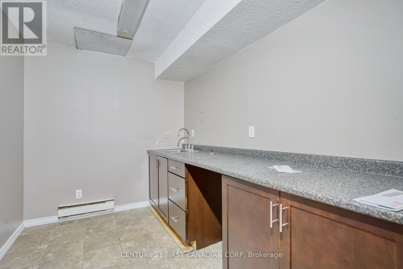 Unit 5-6 - 89 Wharncliffe Road N, London North, Ontario  N6H 2A7 - Photo 5 - X12275867