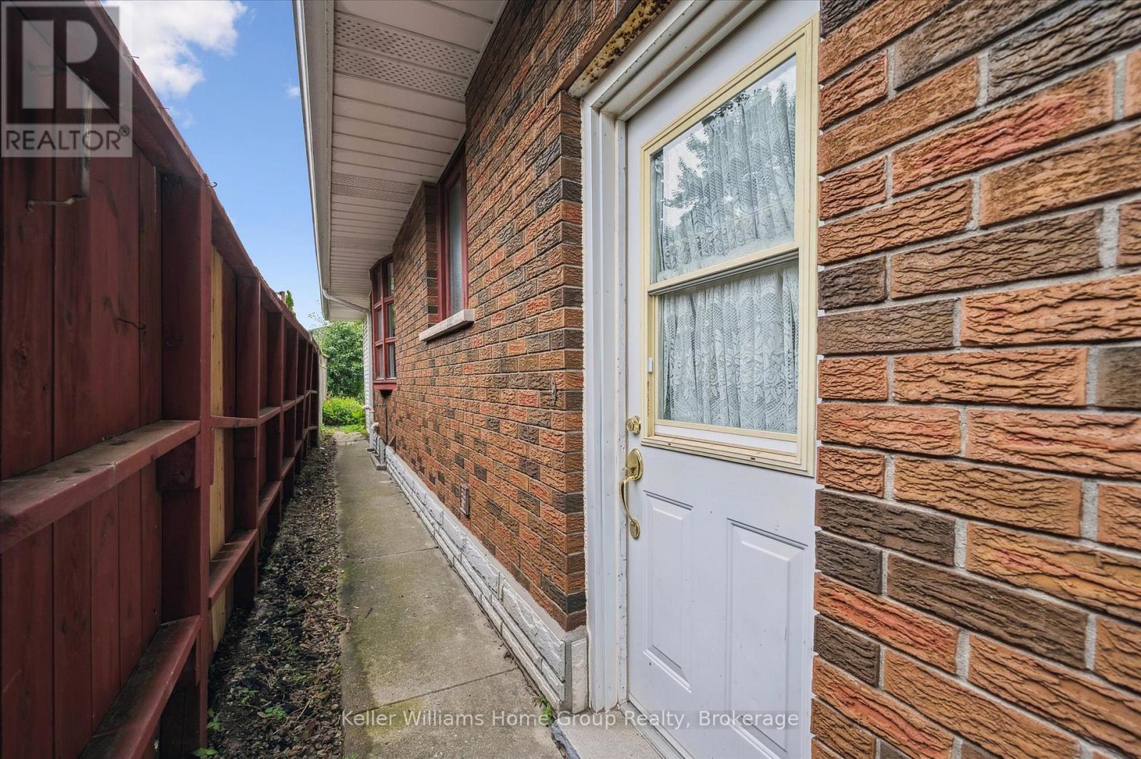 16 Eleanor Court, Guelph, Ontario  N1E 1S8 - Photo 31 - X12275724