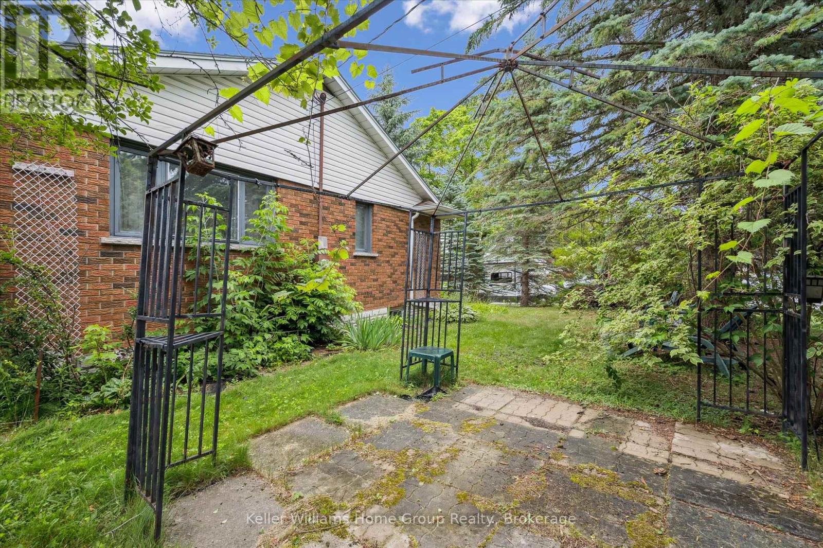 16 Eleanor Court, Guelph, Ontario  N1E 1S8 - Photo 38 - X12275724
