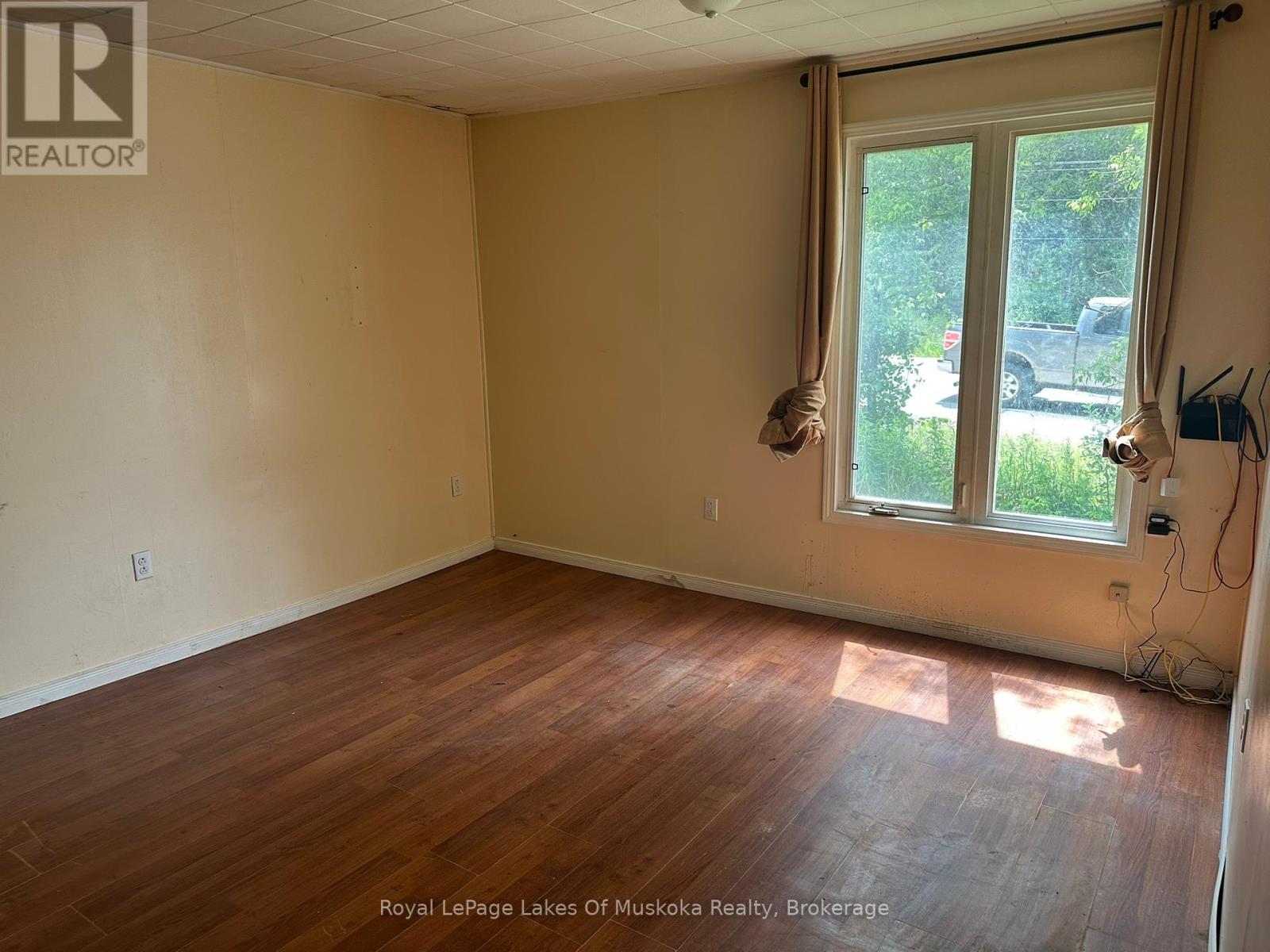 76 Ontario Street, Burk's Falls, Ontario  P0A 1C0 - Photo 13 - X12275814