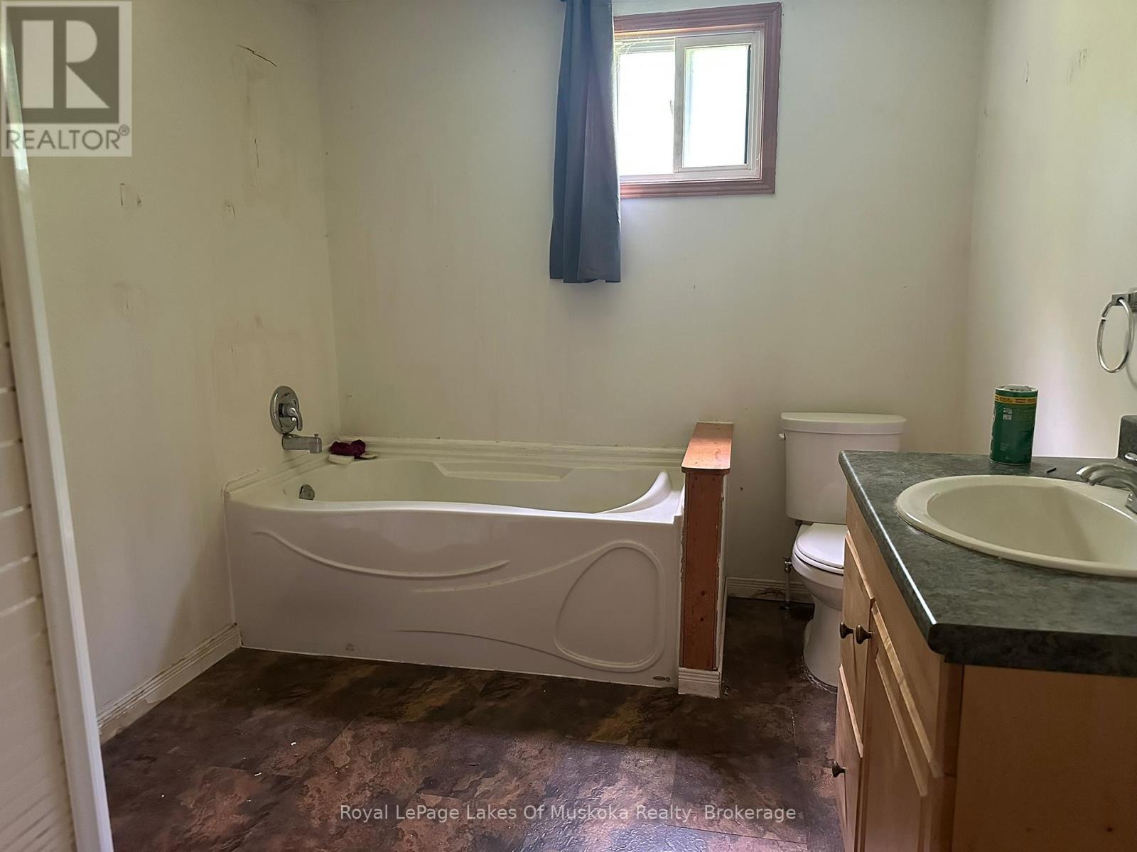76 Ontario Street, Burk's Falls, Ontario  P0A 1C0 - Photo 15 - X12275814