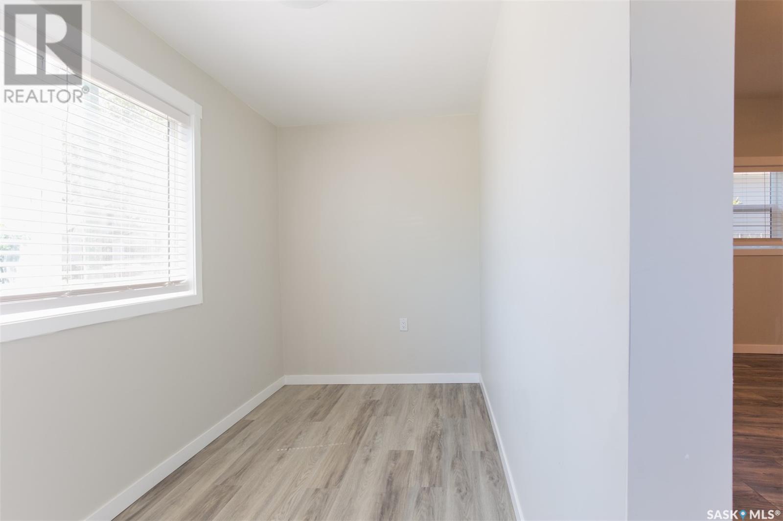 Property at 950 Ominica STREET W image 5