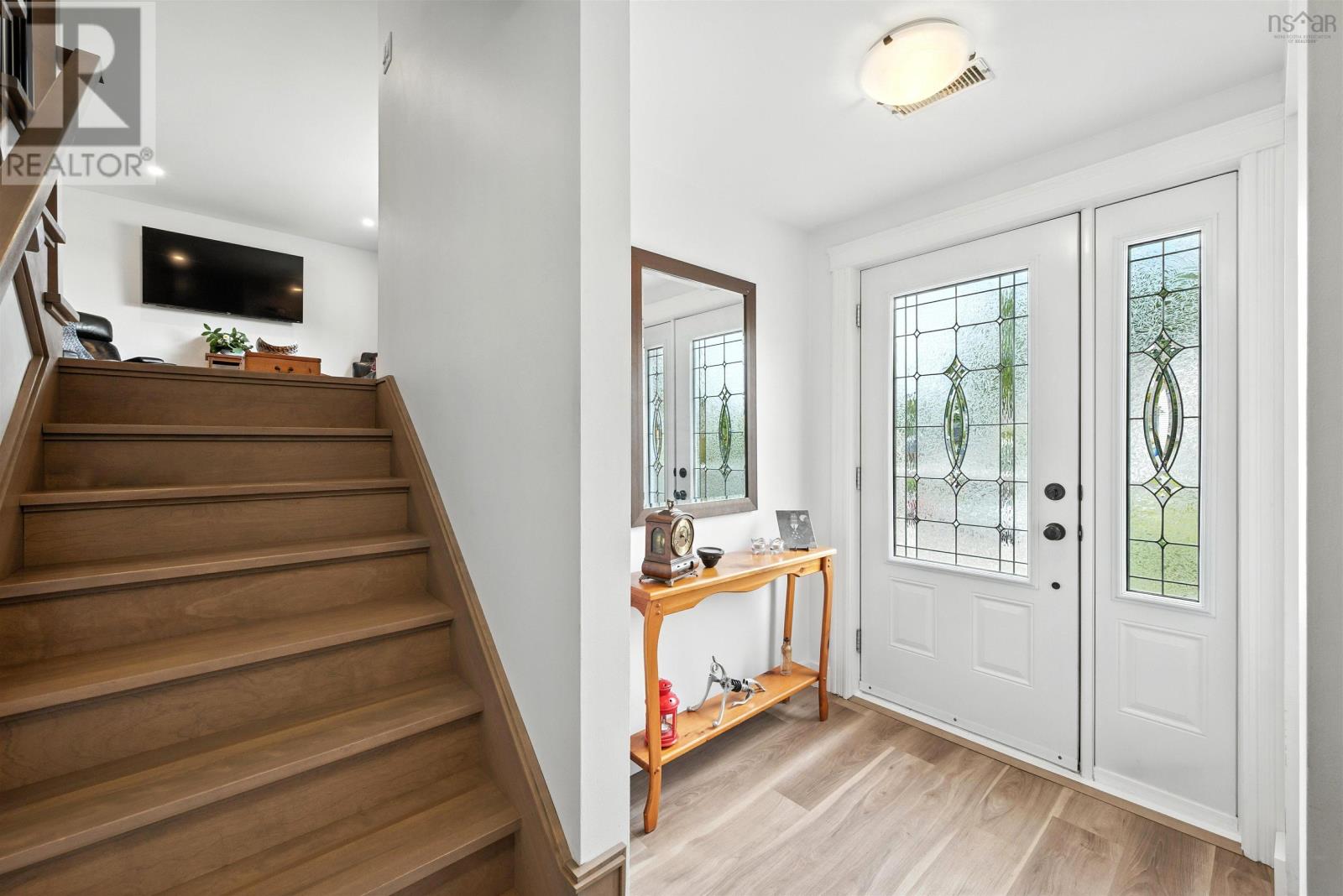 Property at 12 Nausett Crescent image 3