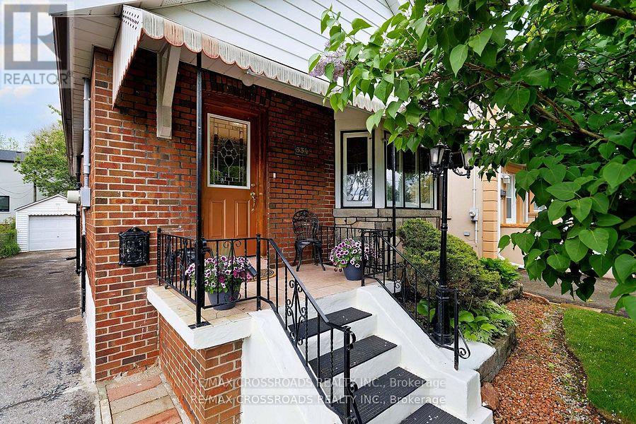 Property at 334 O'CONNOR DRIVE image 2