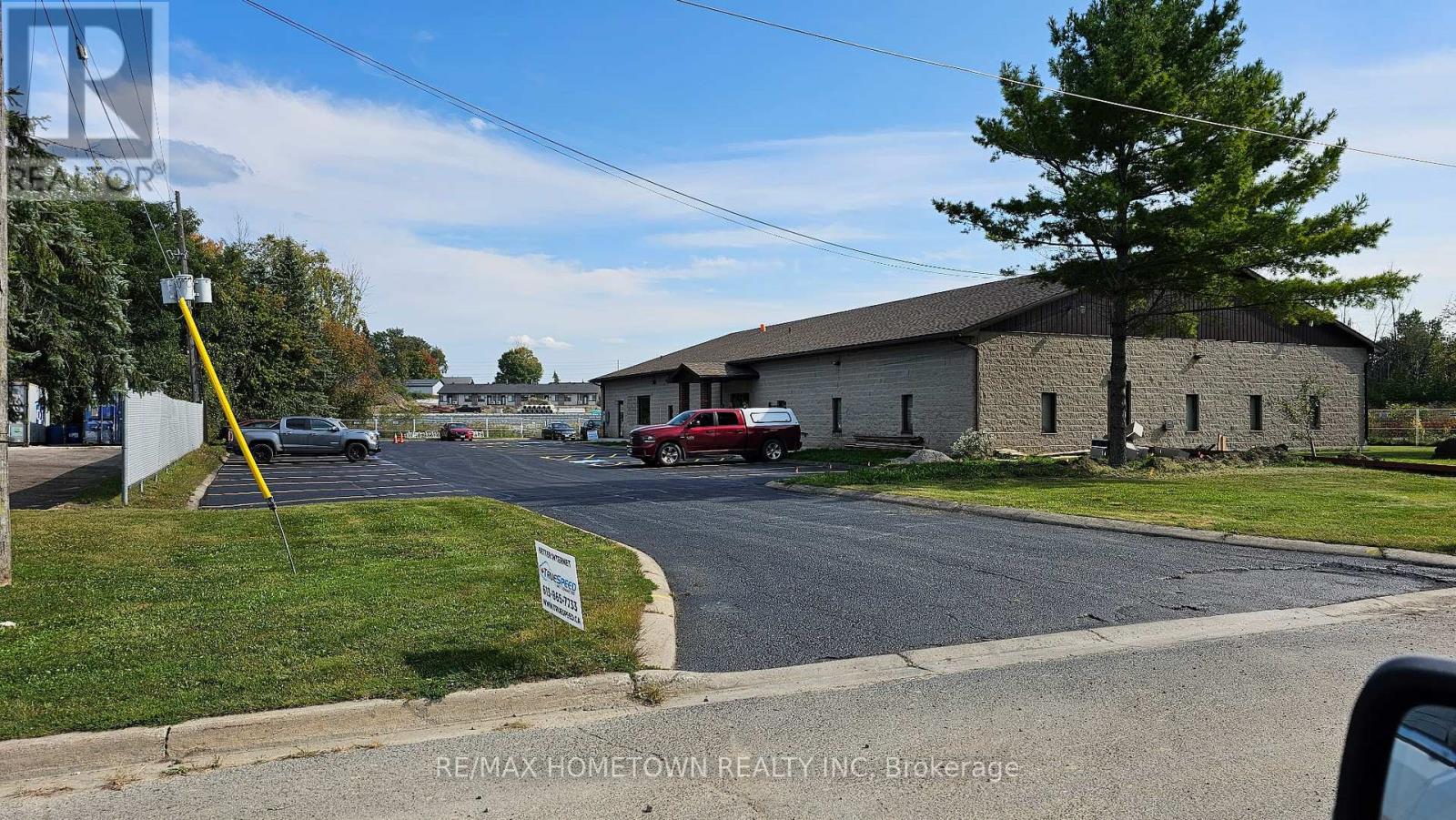803 Chelsea Street, Brockville, Ontario  K6V 5T4 - Photo 2 - X12275744