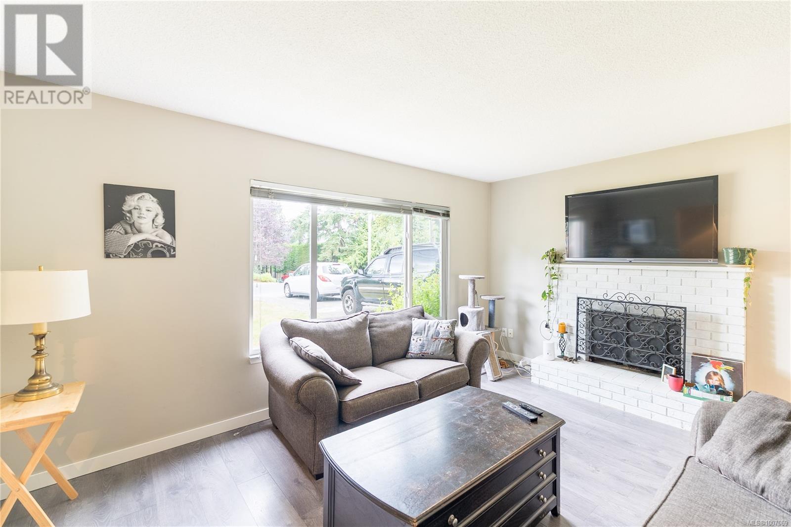 Property at 1068 Clarke Rd image 4