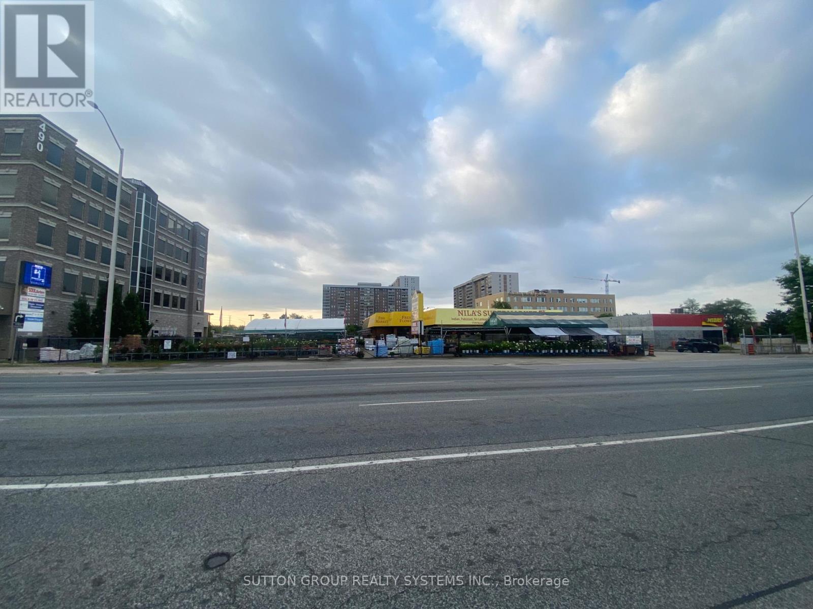 1729 Queen Street E, Brampton (Queen Street Corridor), Ontario  L6T 2H2 - Photo 2 - W12275785