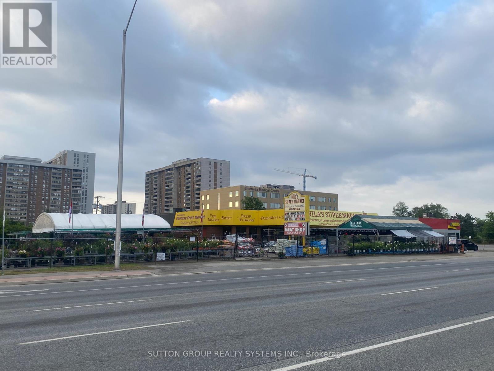 1729 Queen Street E, Brampton (Queen Street Corridor), Ontario  L6T 2H2 - Photo 3 - W12275785