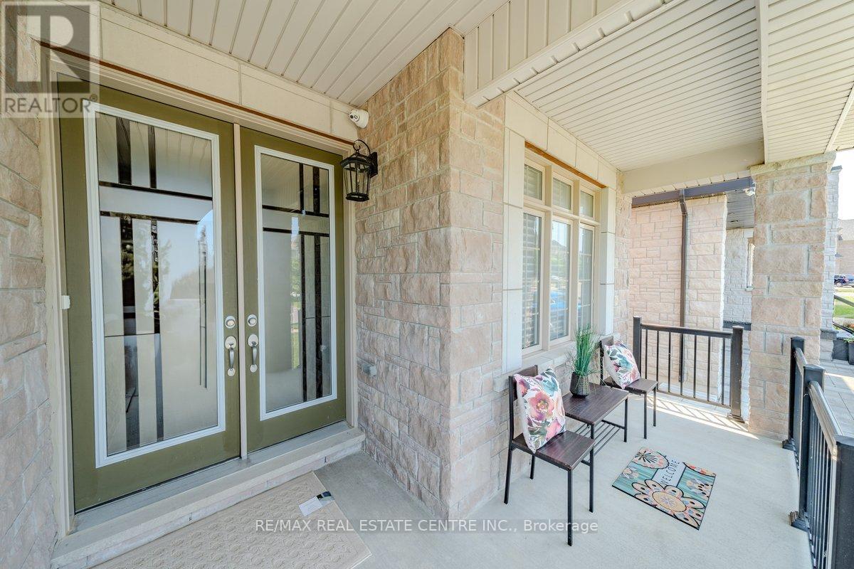 Property at 22 MALASPINA CLOSE N image 4