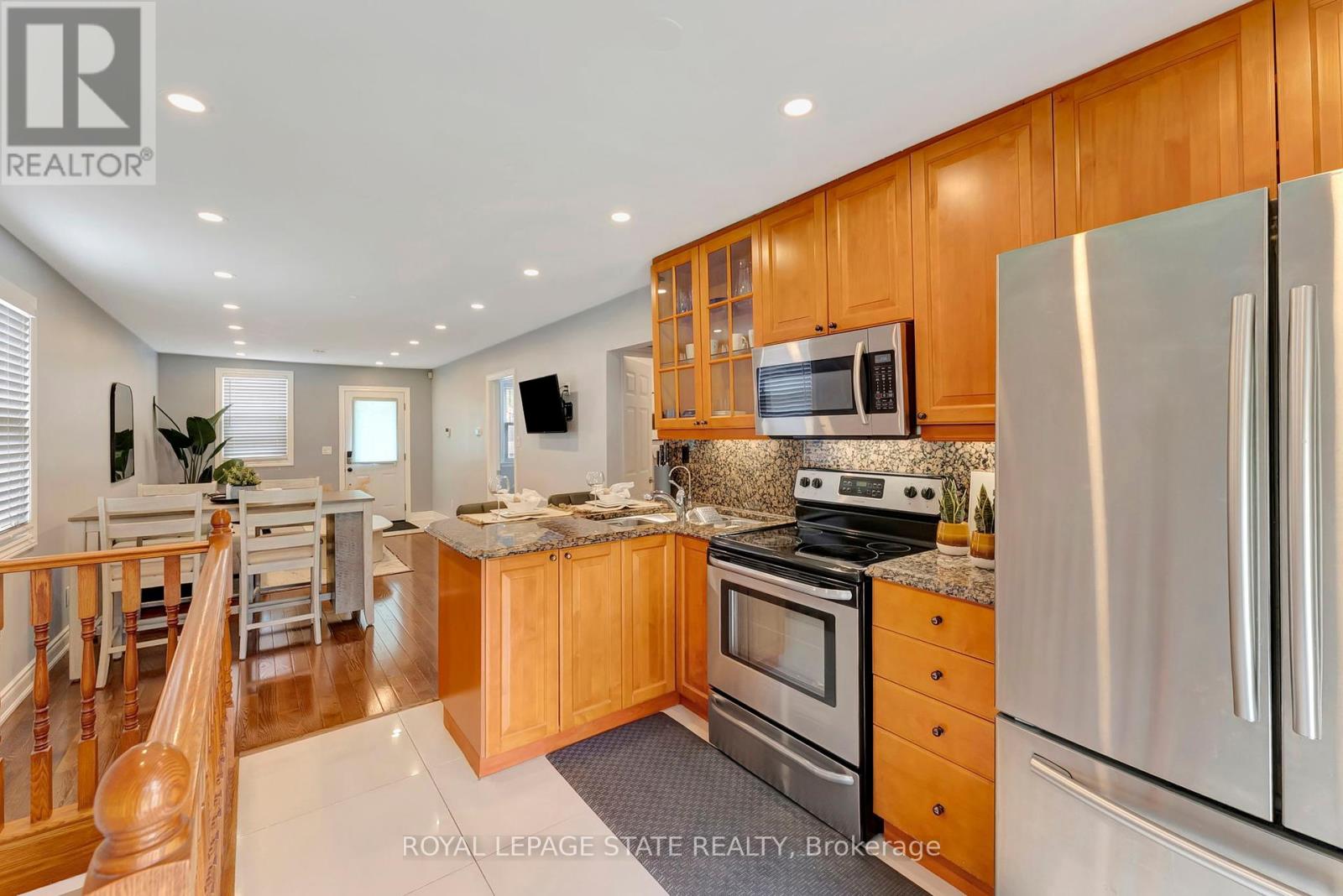 746 Roxborough Avenue, Hamilton (Mcquesten), Ontario  L8H 1S7 - Photo 15 - X12275718