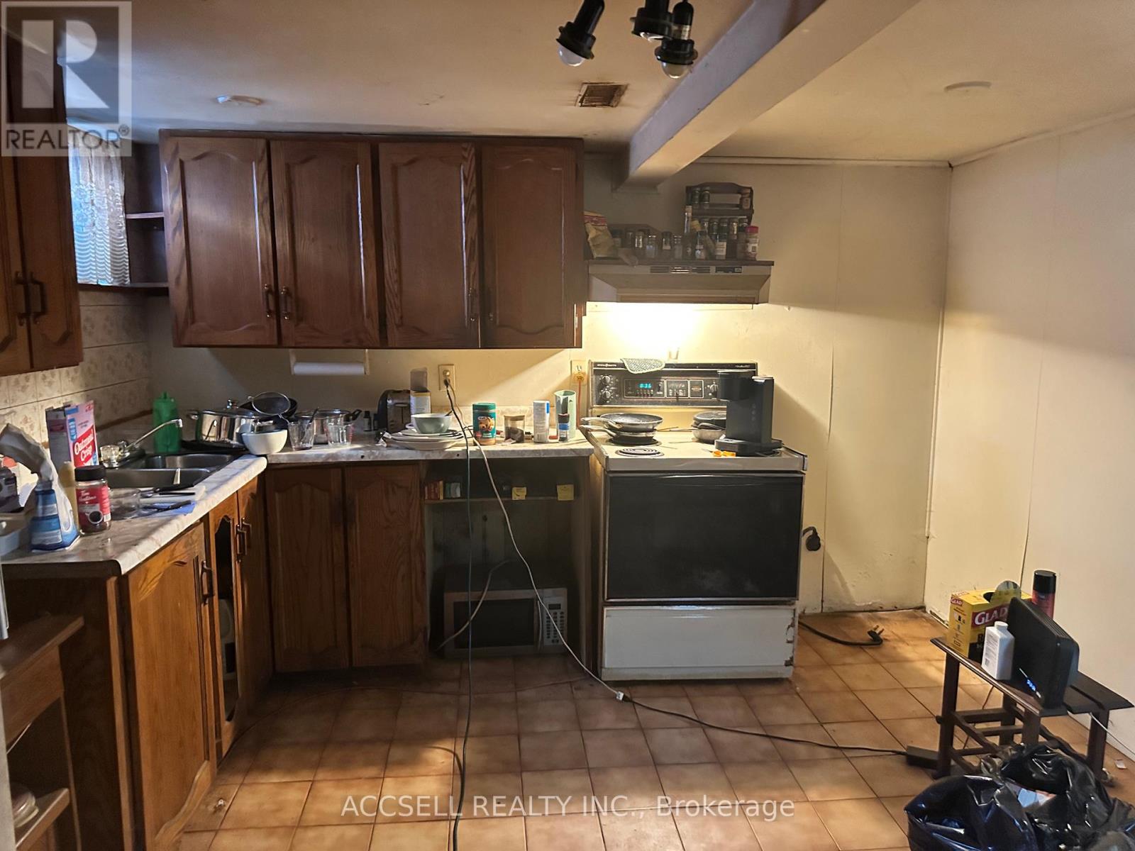 1122 Aldea Avenue, Ottawa, Ontario K1H 8C2 - Photo 18 - X12276110