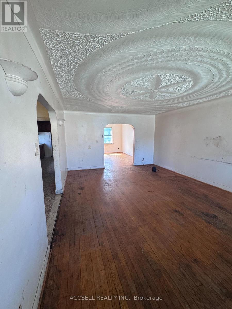 1122 Aldea Avenue, Ottawa, Ontario K1H 8C2 - Photo 2 - X12276110