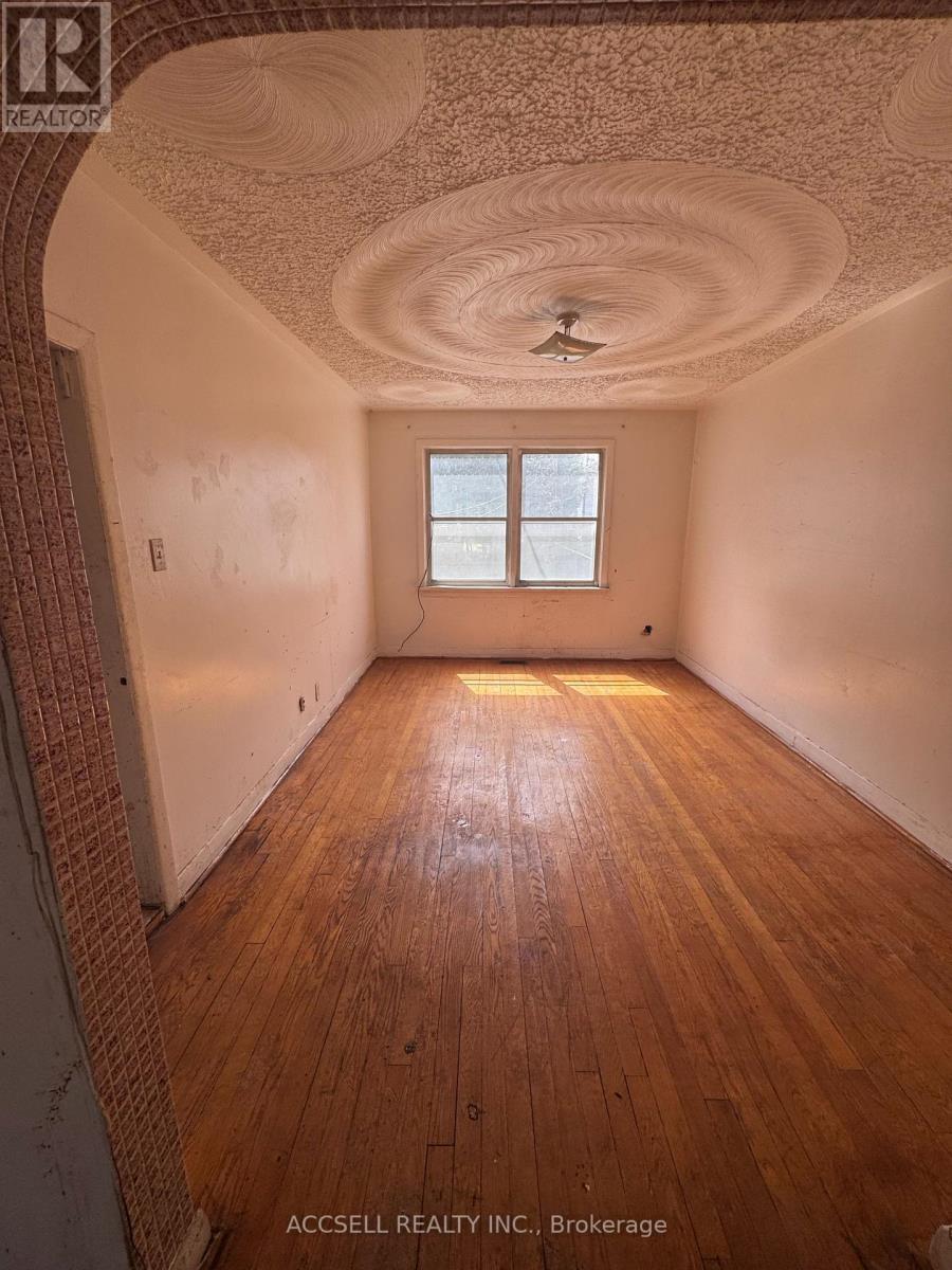 1122 Aldea Avenue, Ottawa, Ontario K1H 8C2 - Photo 4 - X12276110