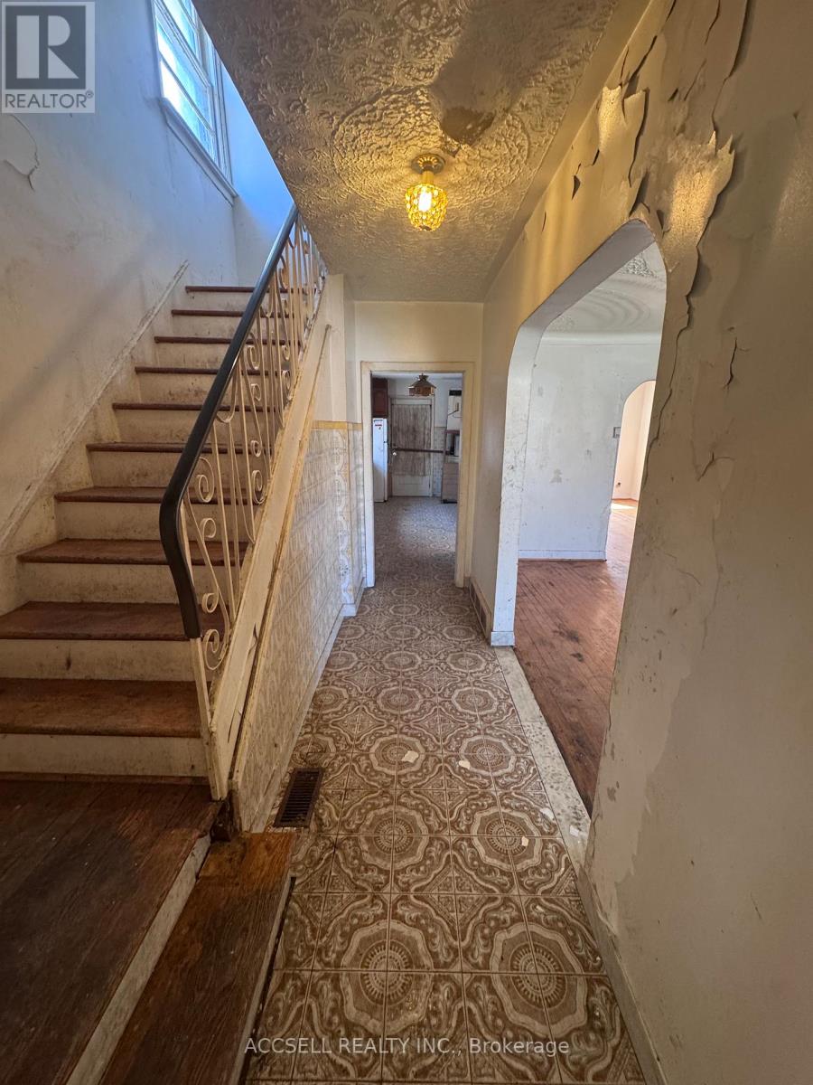 1122 Aldea Avenue, Ottawa, Ontario K1H 8C2 - Photo 7 - X12276110