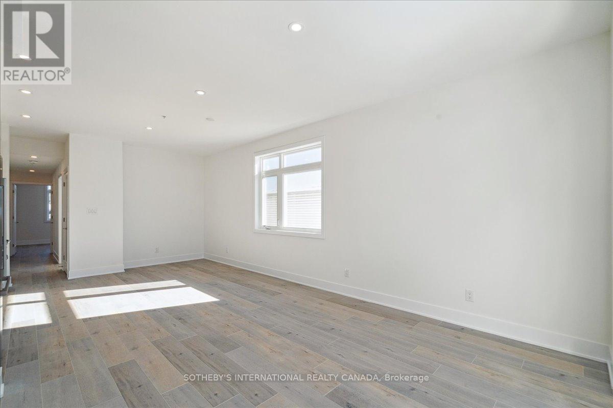 683 Melbourne Avenue, Ottawa, Ontario  K2A 1X4 - Photo 24 - X12276141