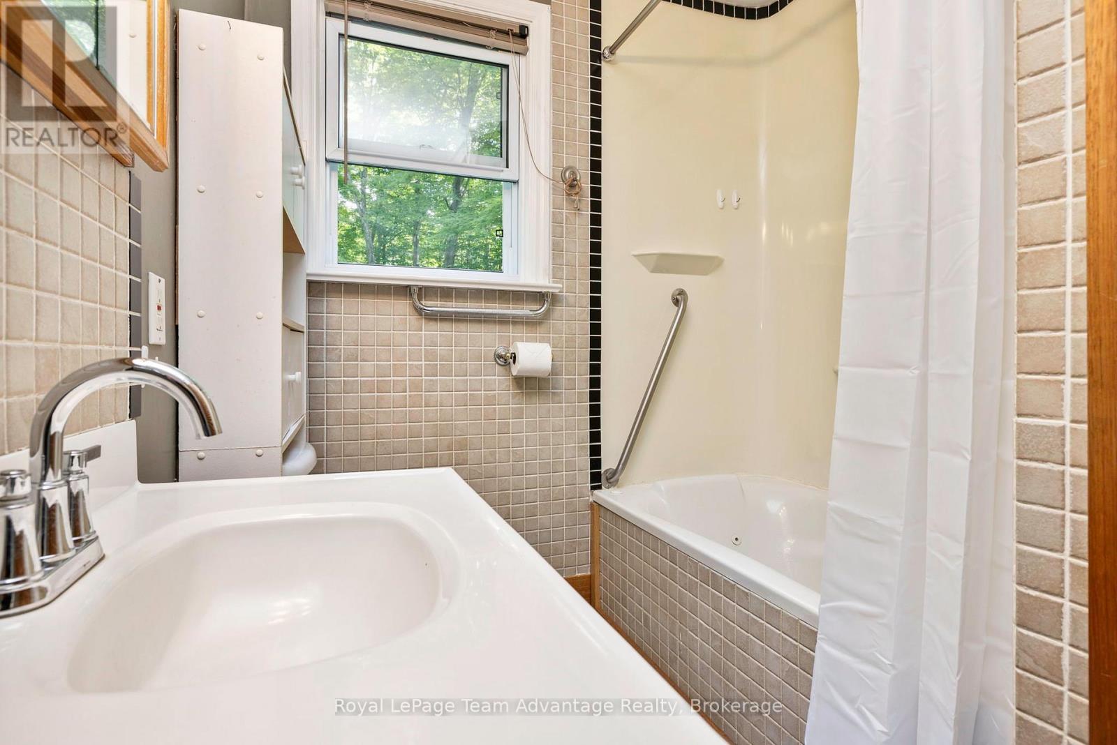 9 Woods Lane, Seguin, Ontario  P2A 2W8 - Photo 18 - X12276139