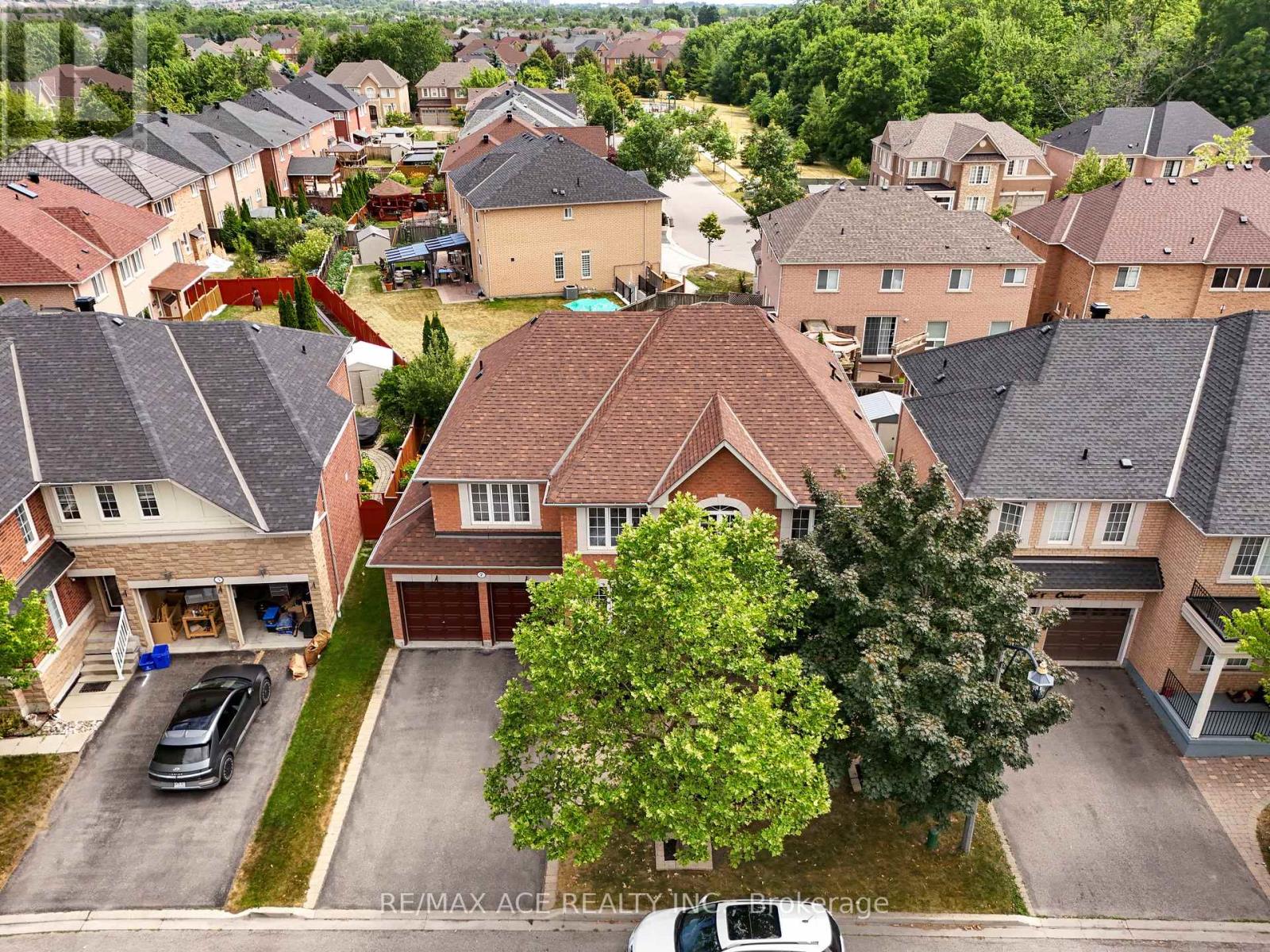 Property at 7 WESTON CRESCENT image 3