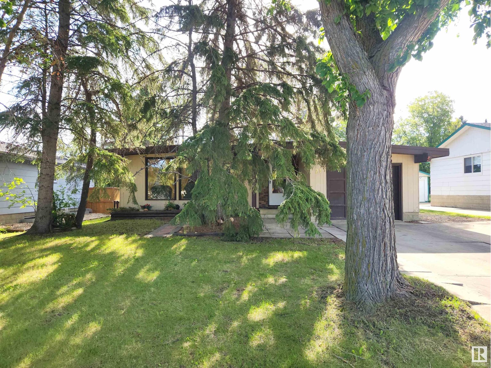 Property at 21 GRANT AV image 1