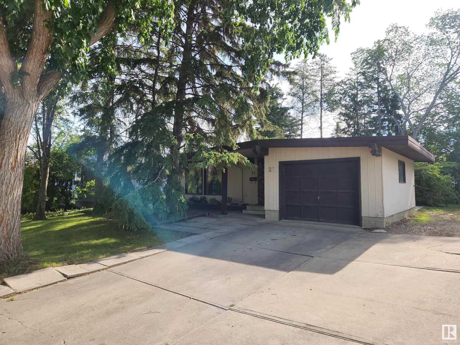 Property at 21 GRANT AV image 3