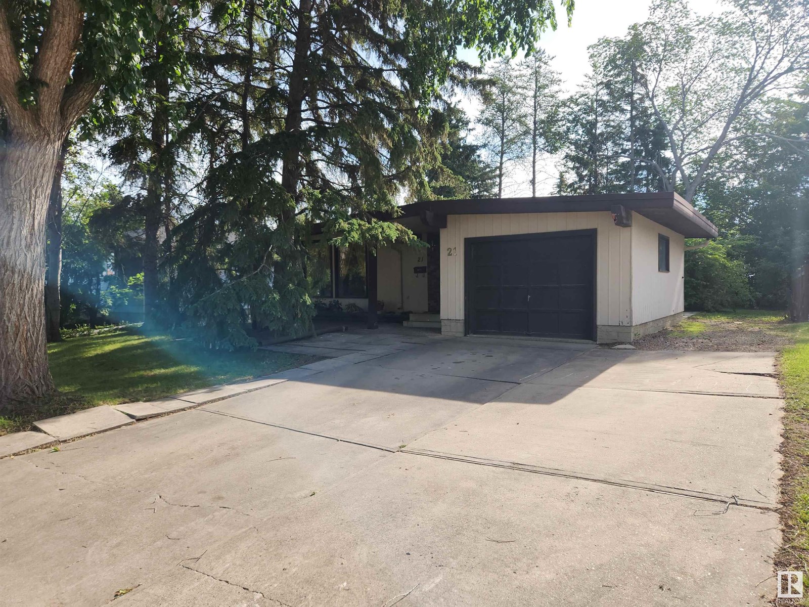 Property at 21 GRANT AV image 5