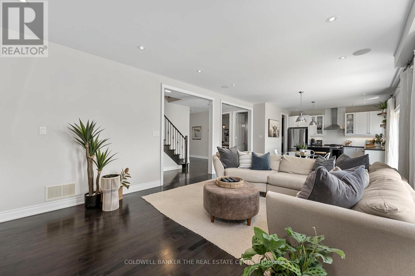 Property at 264 CHURCH STREET N image 5