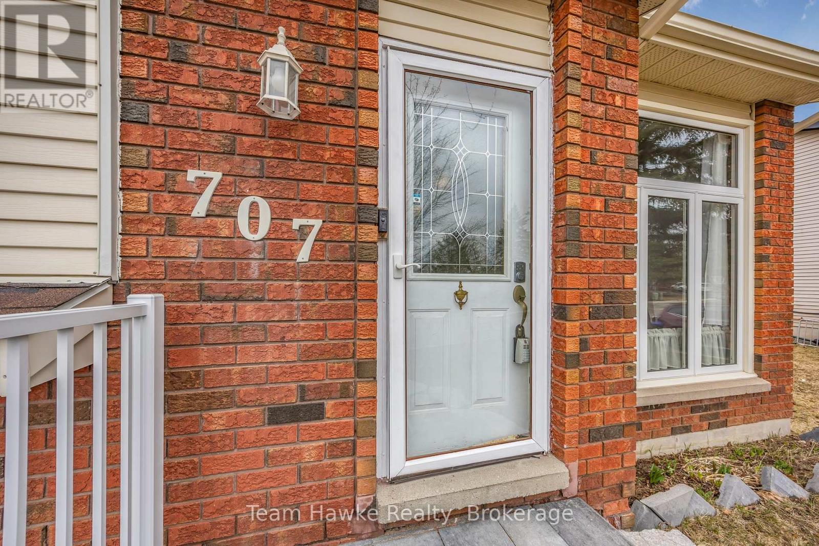 Property at 707 ALGONQUIN DRIVE image 3