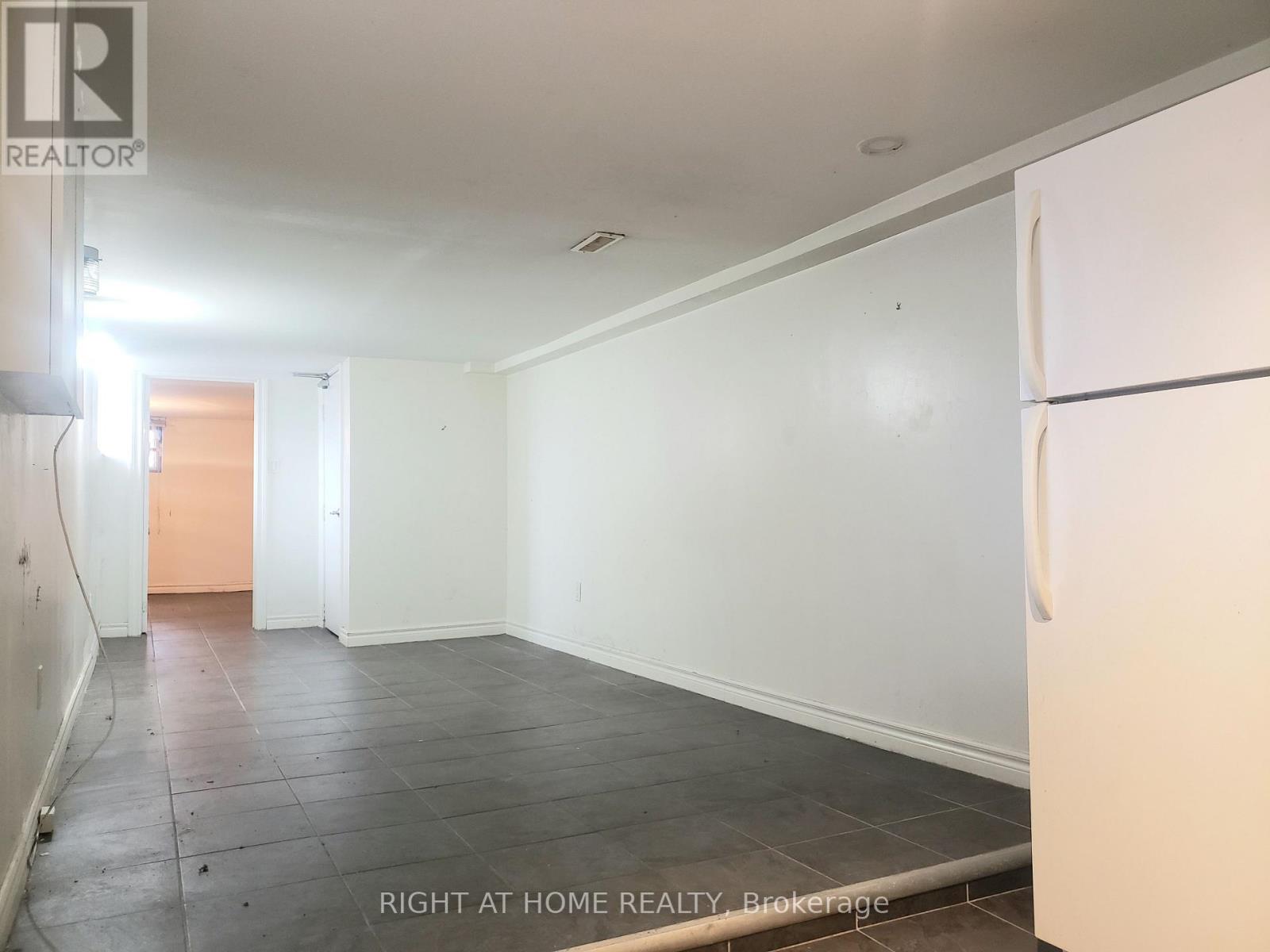 LOWER - 23 LUMBERVALE AVENUE, Toronto, Ontario