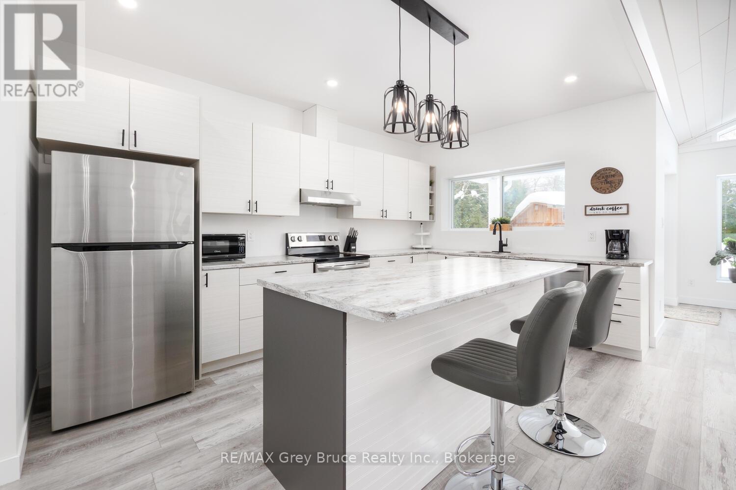 32 Southampton Parkway, South Bruce Peninsula, Ontario  N0H 2G0 - Photo 11 - X12276177